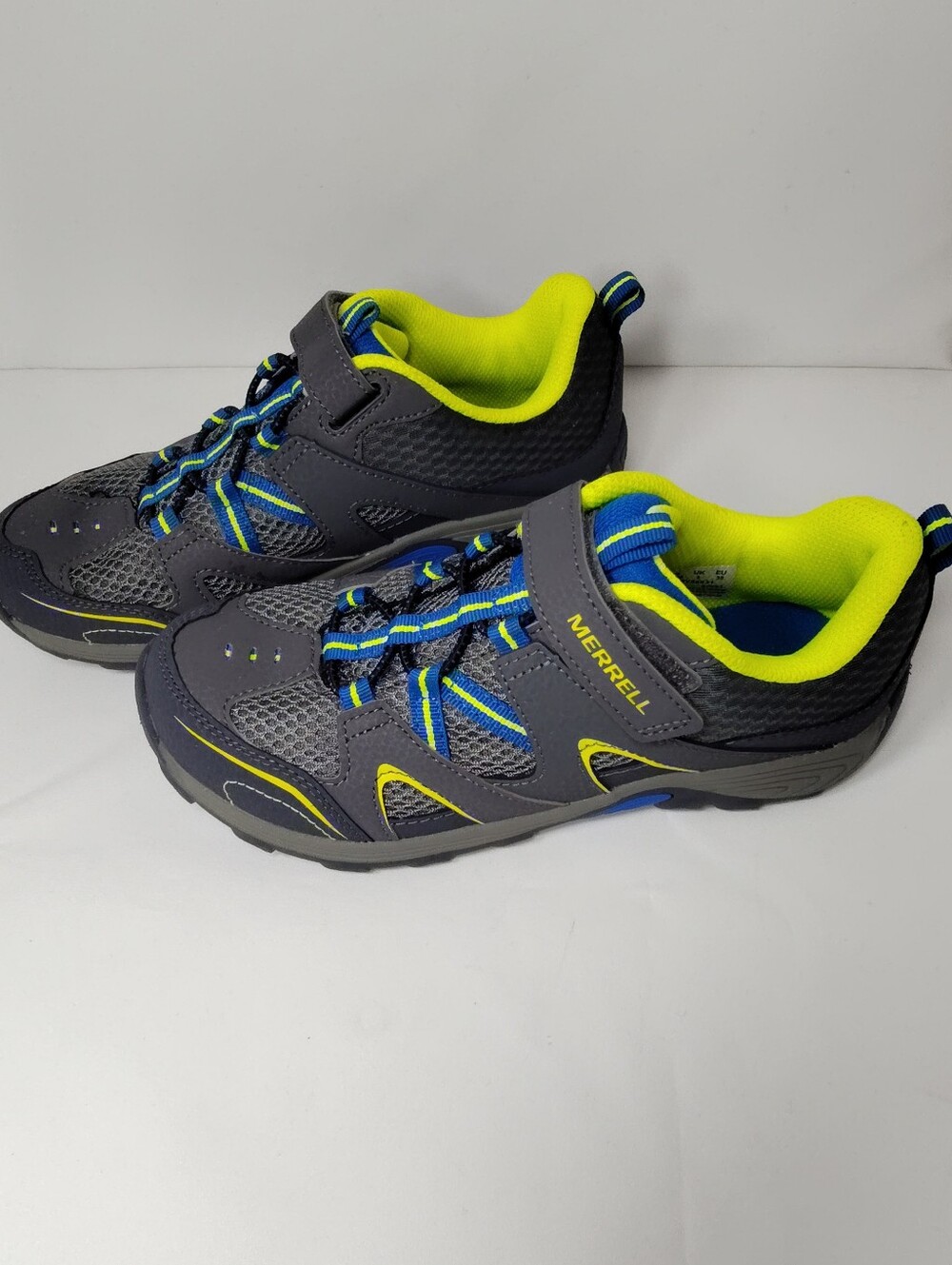 NEW Merrell Grey-Neon Yellow Kids Trail Chaser Hiking Shoes.  Size Big Boy 4.